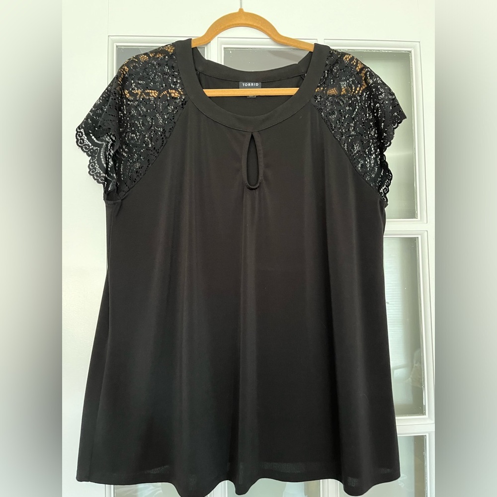 Torrid Black Lace Keyhole Top 2 NWOT